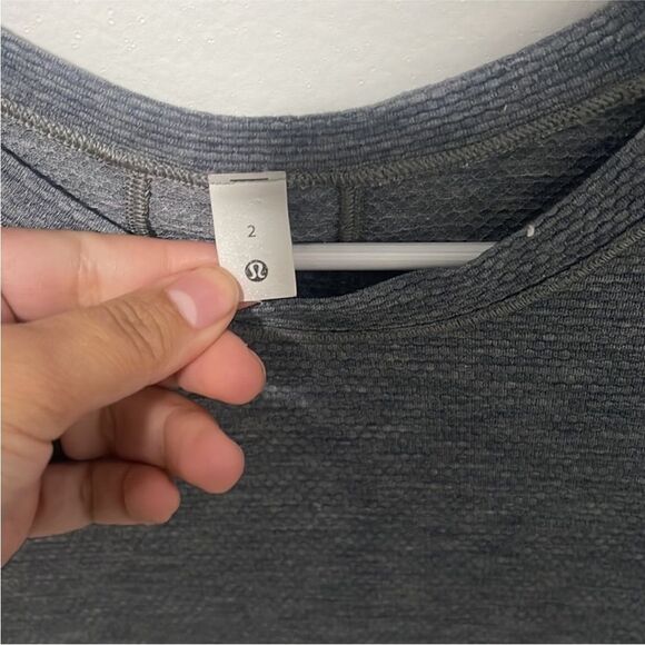 Lululemon Go The Distance Heather Black/Gray Short Sleeve Tee - Picture 3 of 6